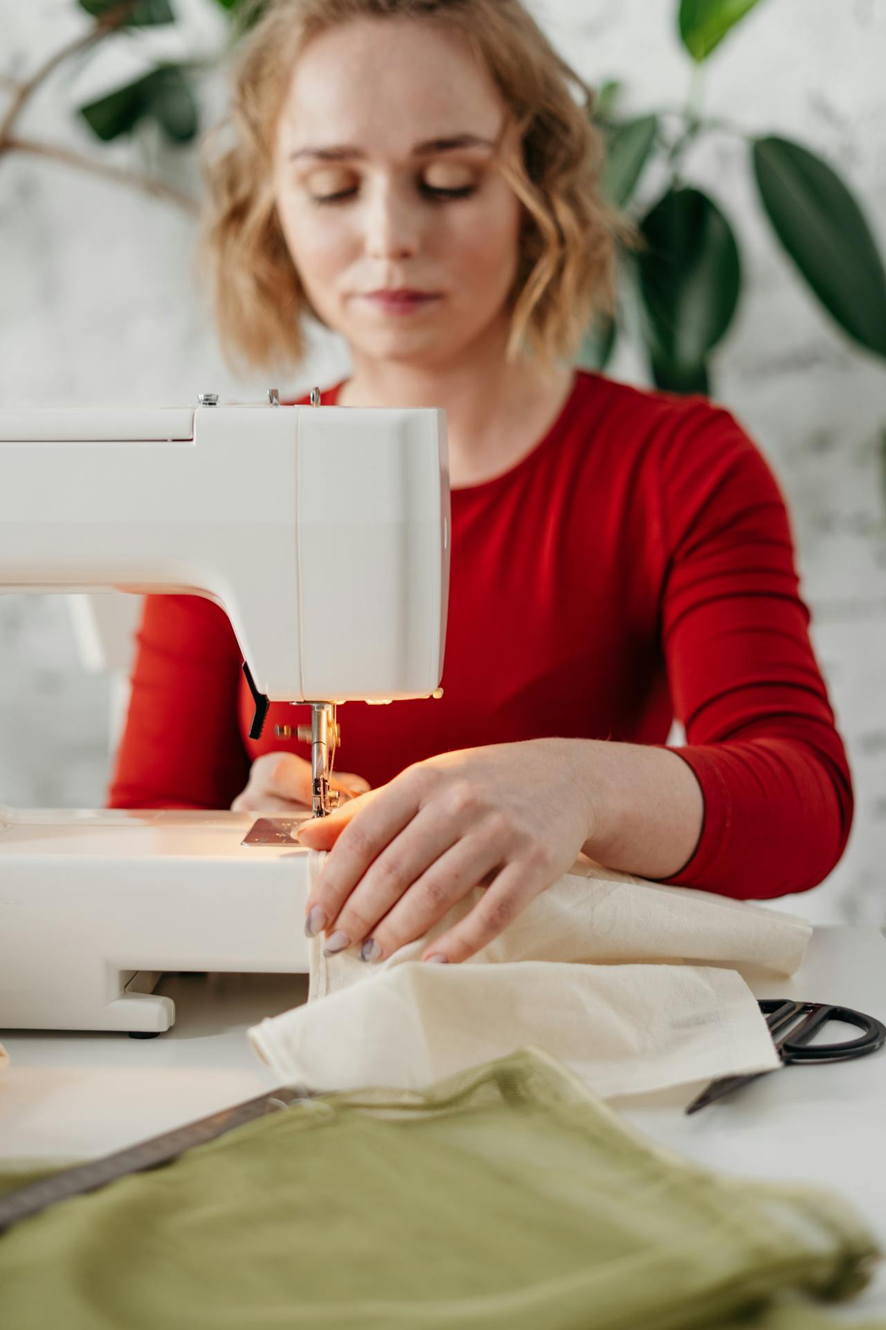 sewing-class-pexels-cottonbro-3738100